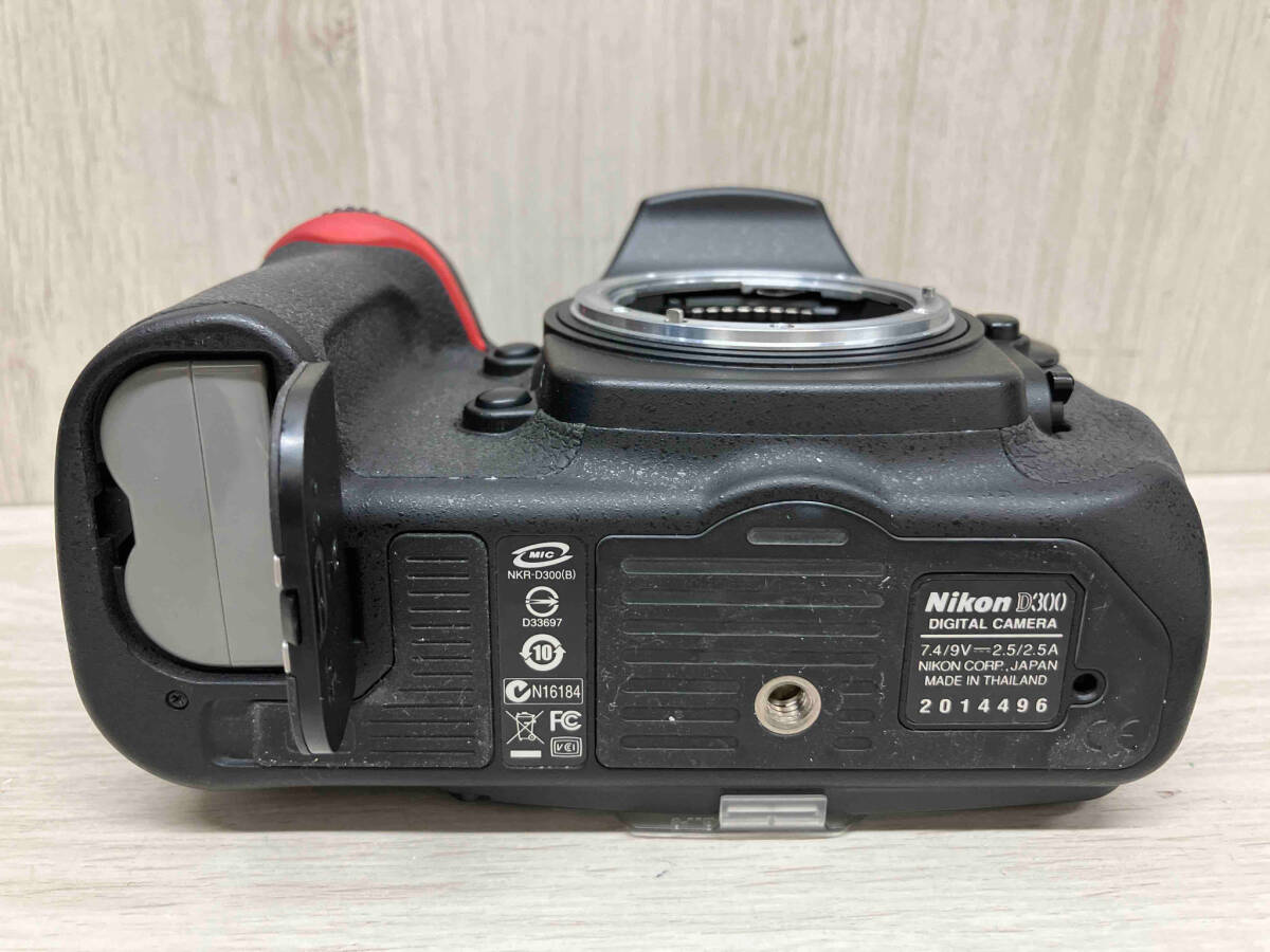 Nikon D300 ボディ デジタル一眼レフカメラ 予備バッテリー2個付_画像7