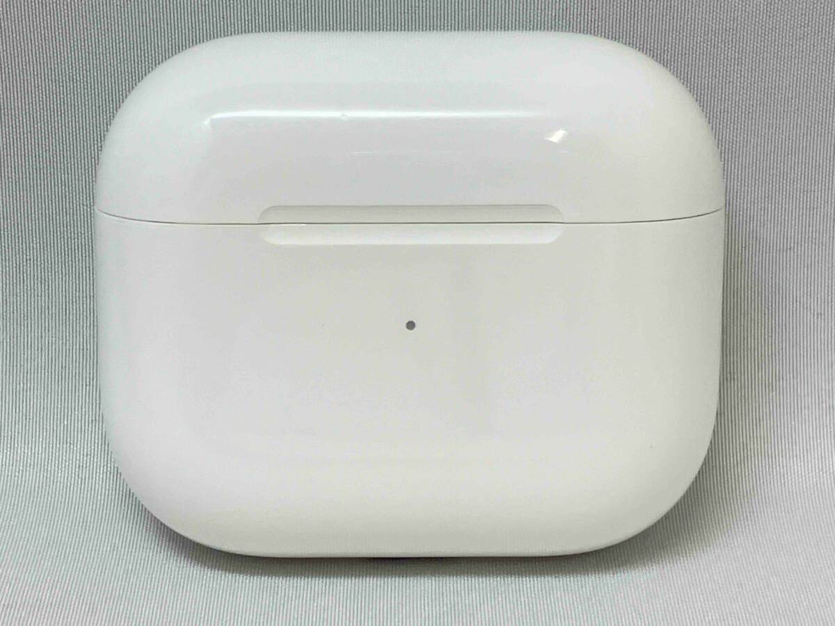 Apple AirPods MME73J/A (第3世代) MagSafe充電ケース イヤホン(18-01-07)の画像6