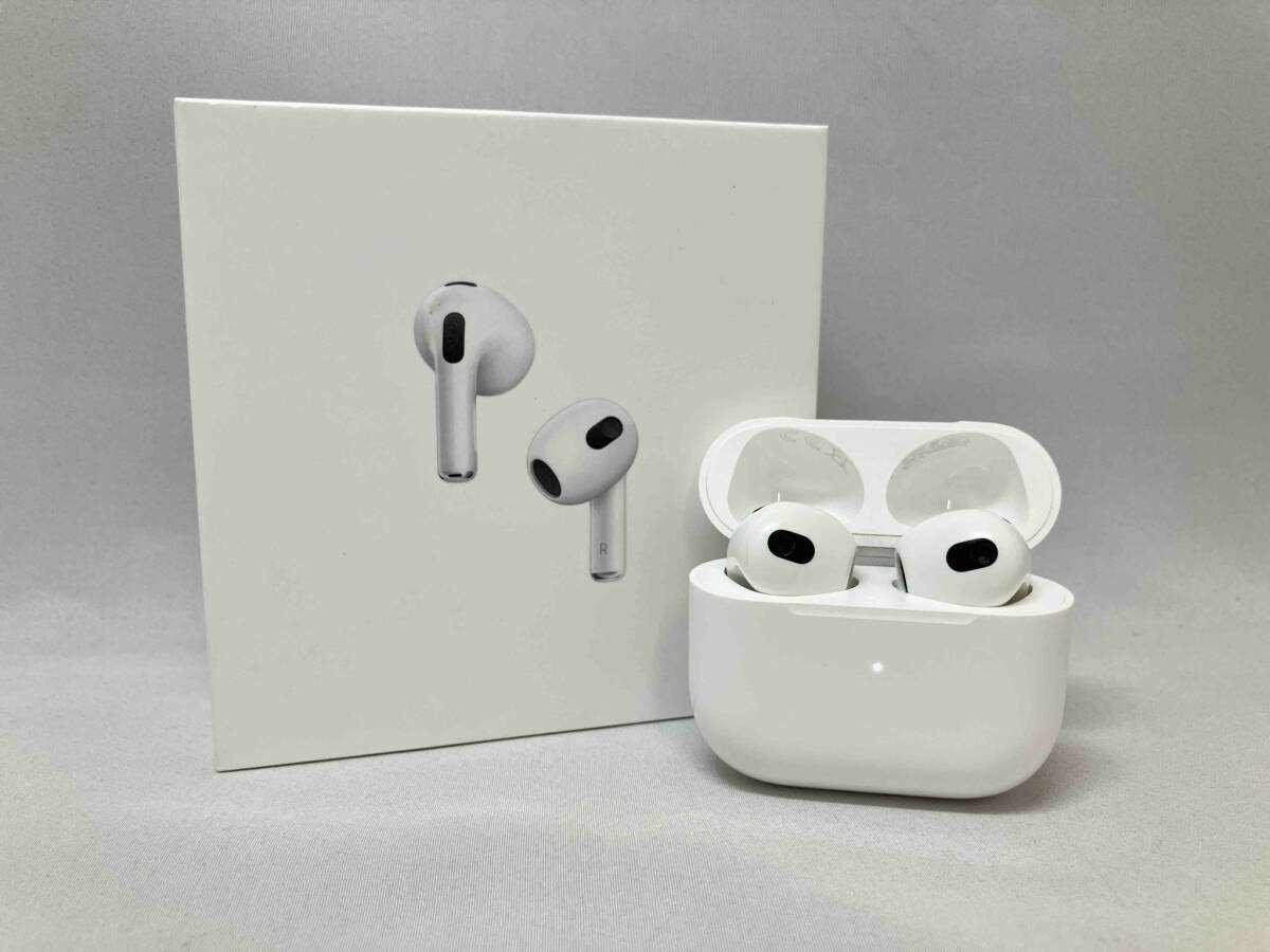 Apple AirPods MME73J/A (第3世代) MagSafe充電ケース イヤホン(18-01-07)の画像1