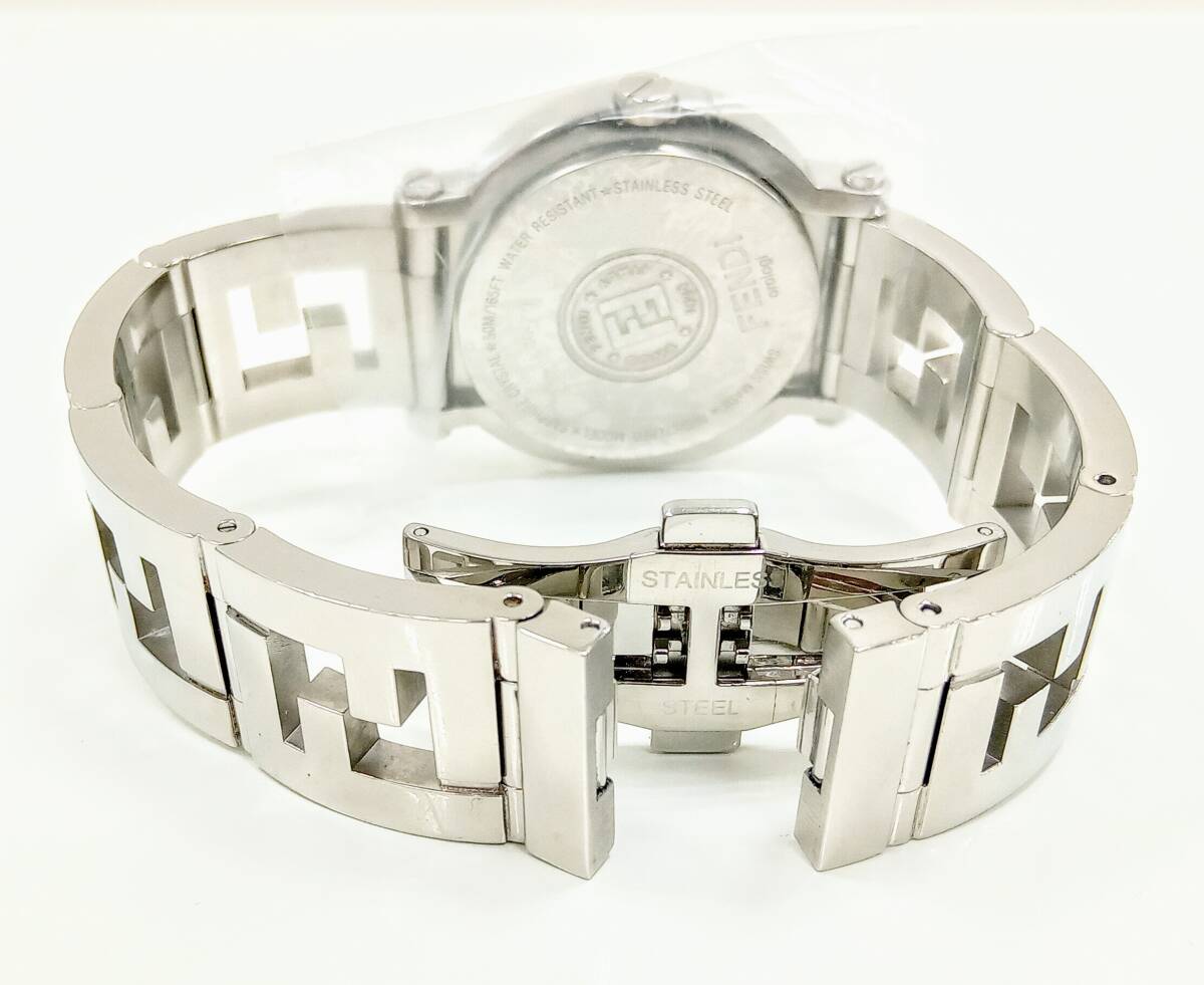 ジャンク 【稼働品】FENDI 003-6100G-211 腕時計 レディース シルバー 2針 デイト 白文字盤の画像5