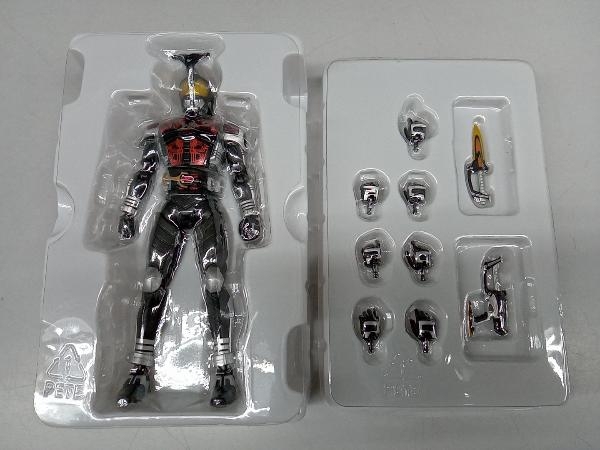 S.H.Figuarts(真骨彫製法) 仮面ライダーダークカブト 魂ウェブ商店限定 仮面ライダーカブト_画像3