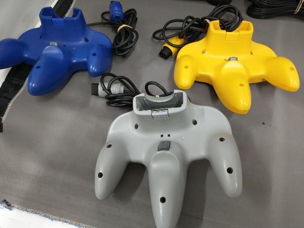 【ジャンク】【通電のみ確認済】 ニンテンドー64 コントローラ3点 NUS-004コントローラパック付属の画像4