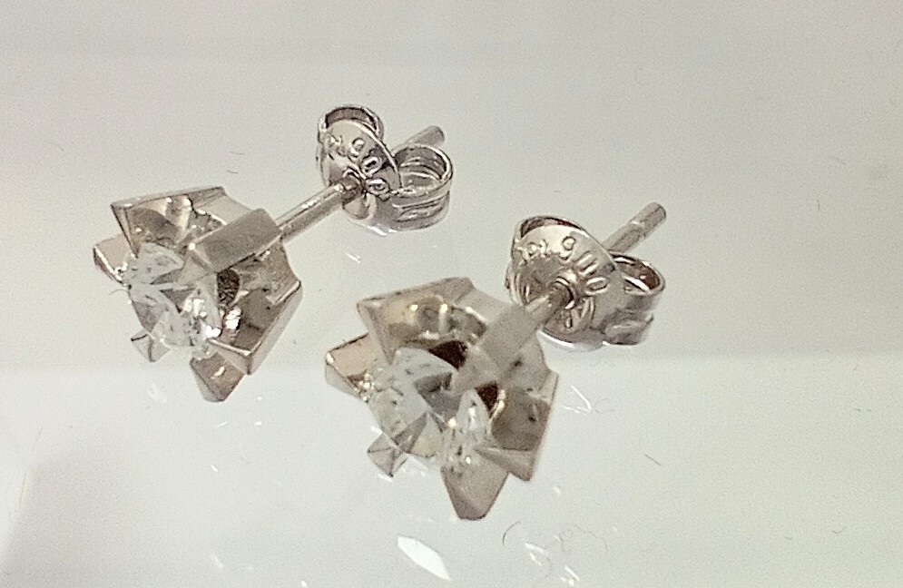 ジャンク ダイヤモンド ピアス 各0.307ct キャッチPt900_画像4