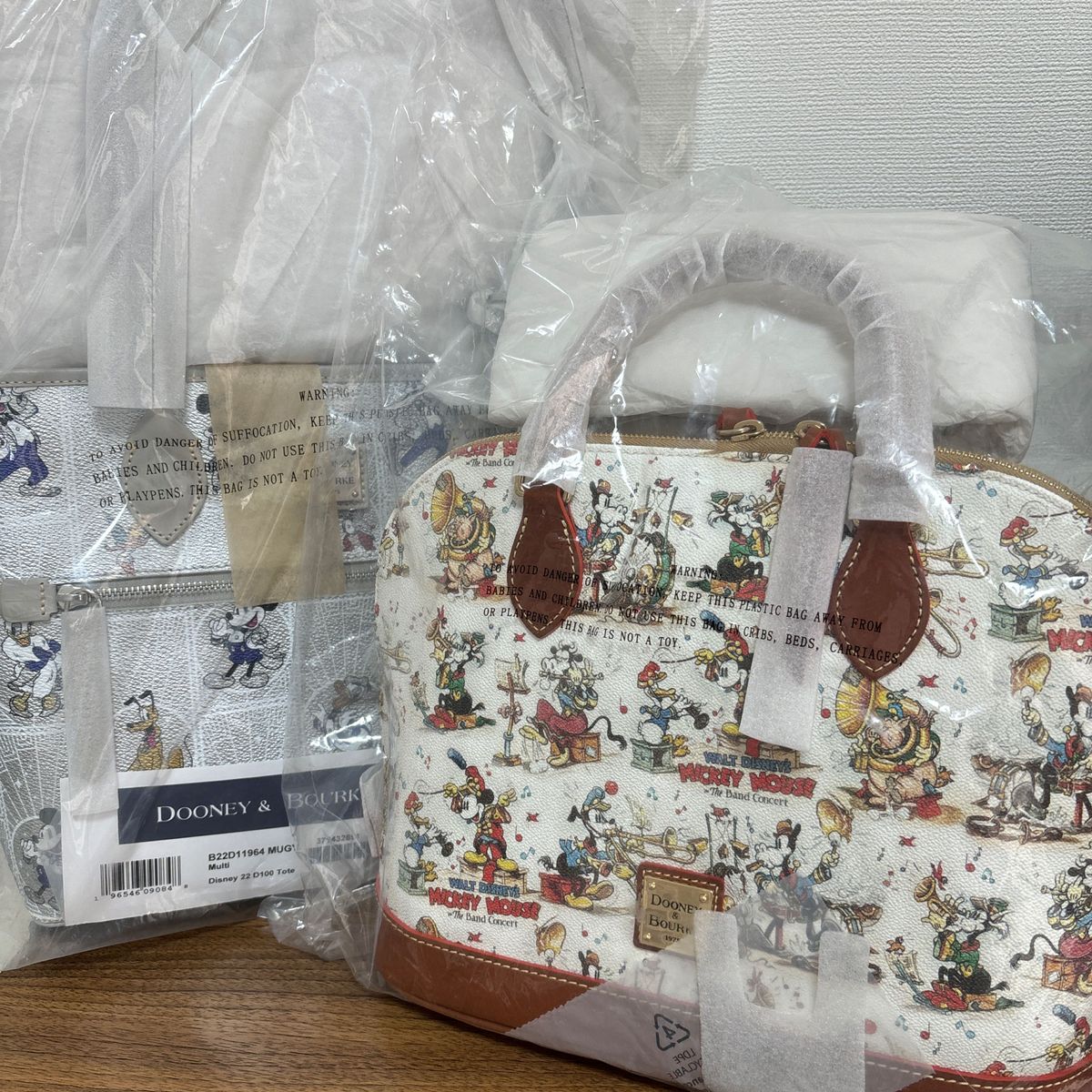 ディズニー　Dooney & Bourke トートバッグ、サッチェルバッグ