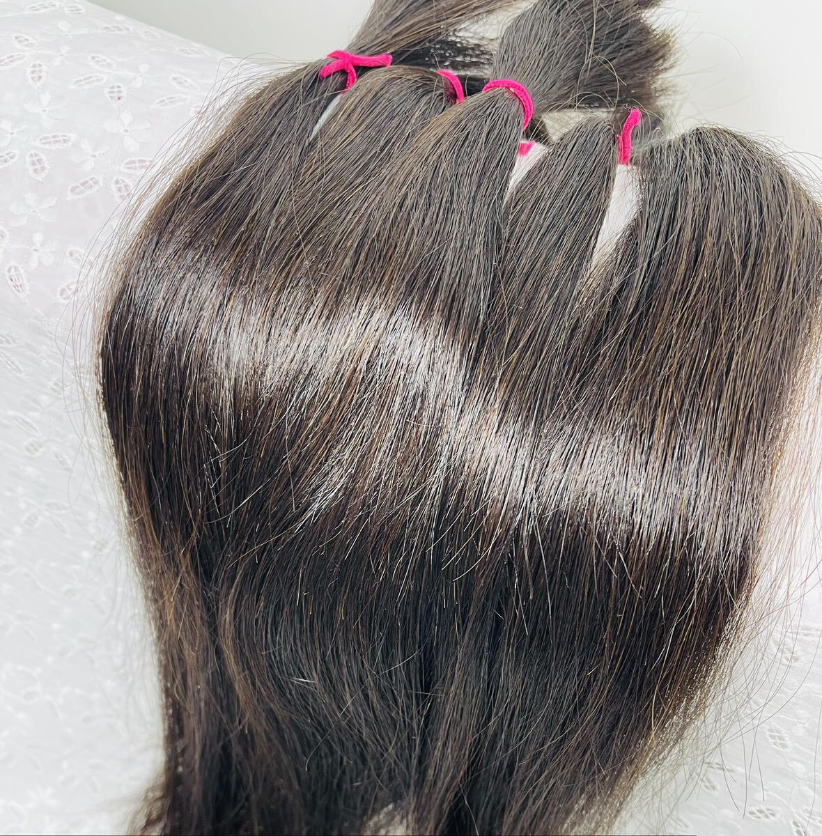 自然な黒髪の髪束 ② 日本人女性 ストレートヘア