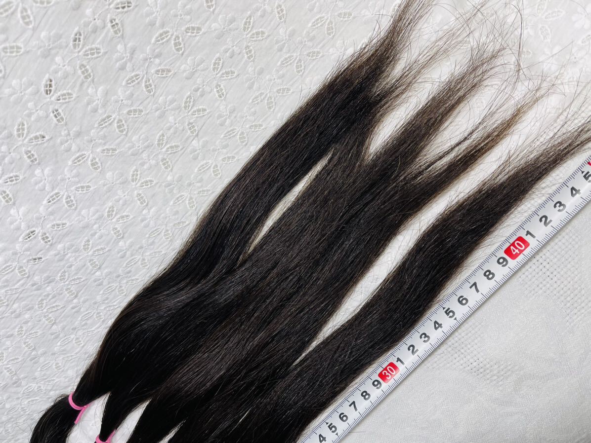 自然な黒髪の髪束① 日本人女性 ストレートヘア  の画像5