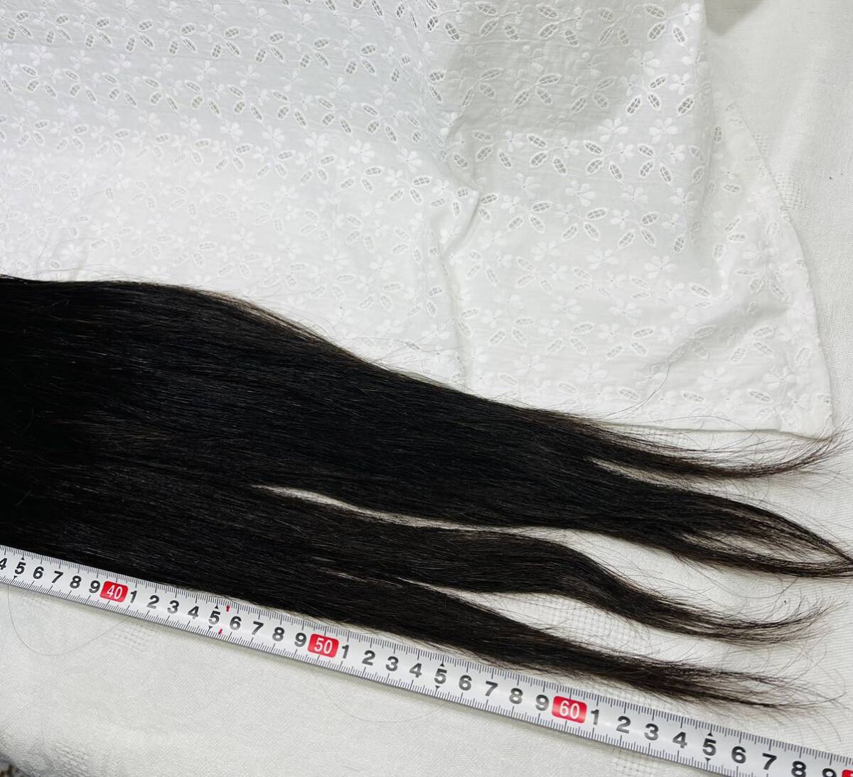自然な黒髪の髪束 ⑥ 日本人女性ロング68㎝ ストレートヘアの画像4