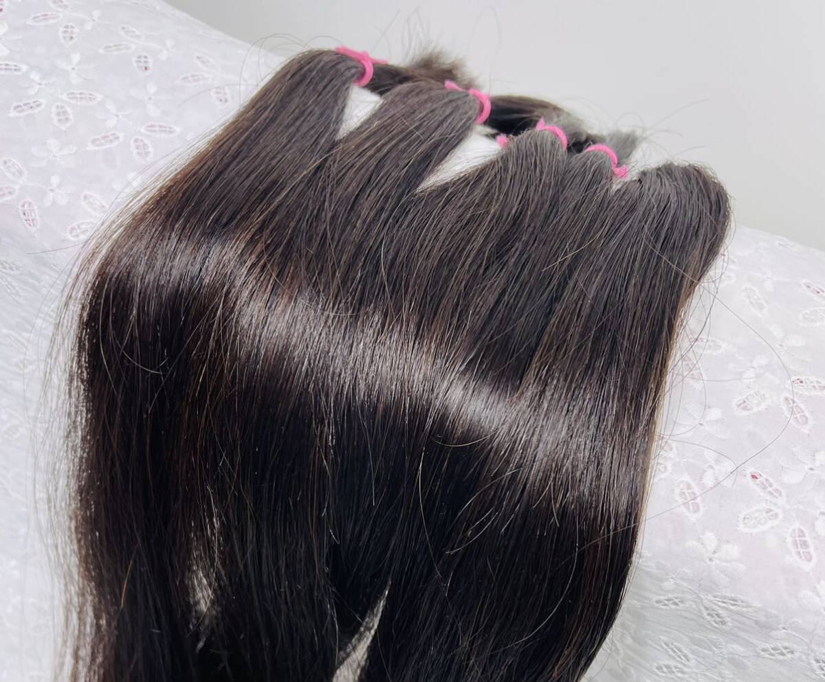 自然な黒髪の髪束 ⑥ 日本人女性ロング68㎝　ストレートヘア