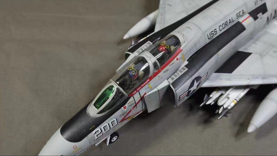 1/72 アメリカ海軍 F-4 ファントム 組立塗装済完成品_画像7