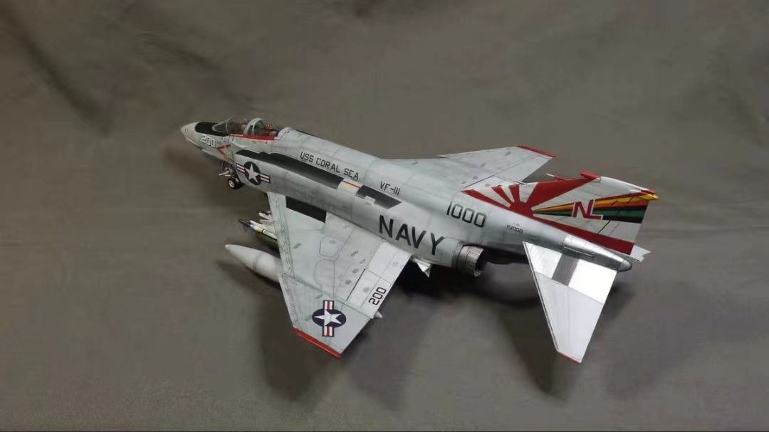 1/72 アメリカ海軍 F-4 ファントム 組立塗装済完成品_画像6