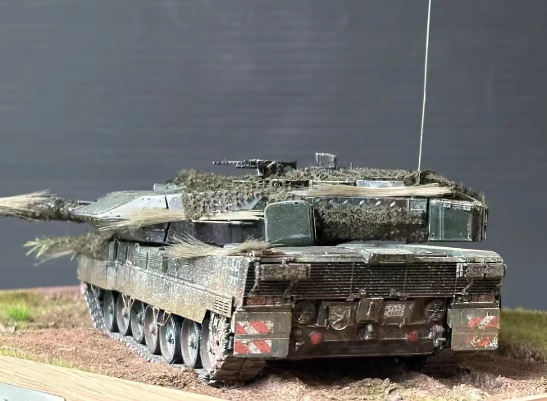 1/35 ドイツ軍 レオパルト2A7V 主力戦車 組立塗装済完成品_画像7
