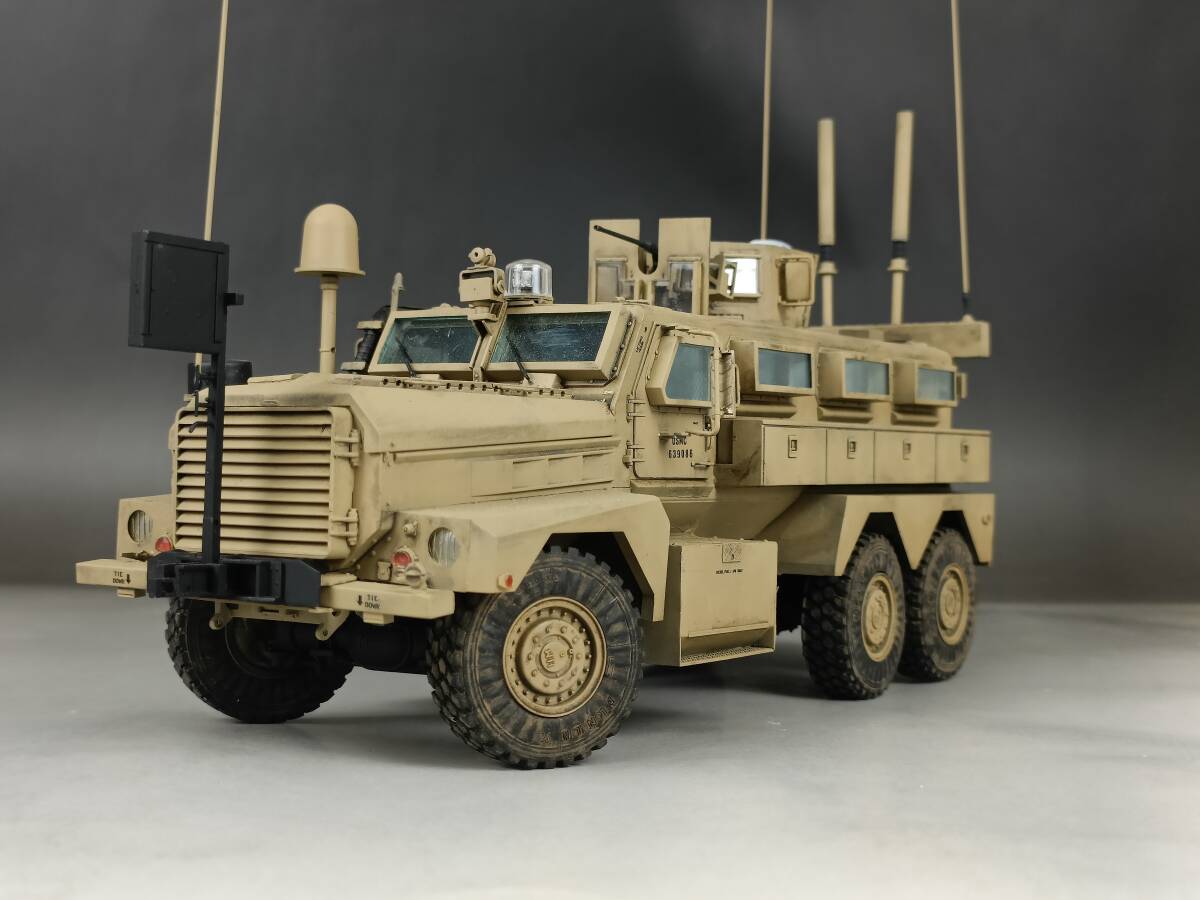 1/35 アメリカ軍 クーガー 6×6 MRAP 装甲車 組立塗装済完成品_画像1