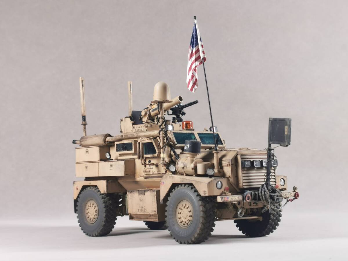 1/35 アメリカ軍 クーガー 6×6 MRAP 地雷廃除装甲支援車 組立塗装済完成品_画像2