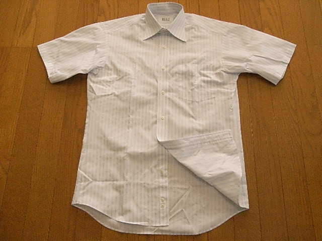 エルオム　かっこいい半袖ドレスシャツ　ワイシャツ　ホワイト系　ブルーストライプ　サイズ３８（M程度）