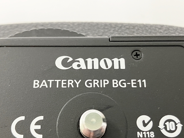 Canon BATTERY GRIP BG-E11 バッテリーグリップ カメラ周辺機器 ジャンク Y8728842の画像2