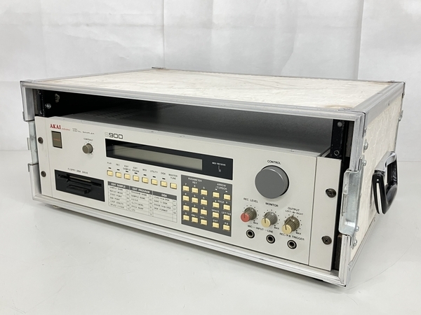 AKAI アカイ S900 MIDI サンプラー 音響 オーディオ ケース付き 音響機材 ジャンク K8794705_画像1