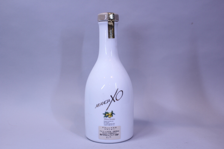 p-1846　未開栓古酒　みかんブランデー ARANCIA (アランシア) XO 700mL　陶器ボトル_画像4