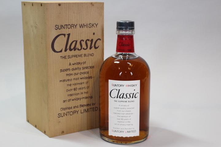 p-1933 未開栓古酒 SUNTORY WHISKY CLASSIC サントリー ウイスキー クラシック 特級 700mLの画像1