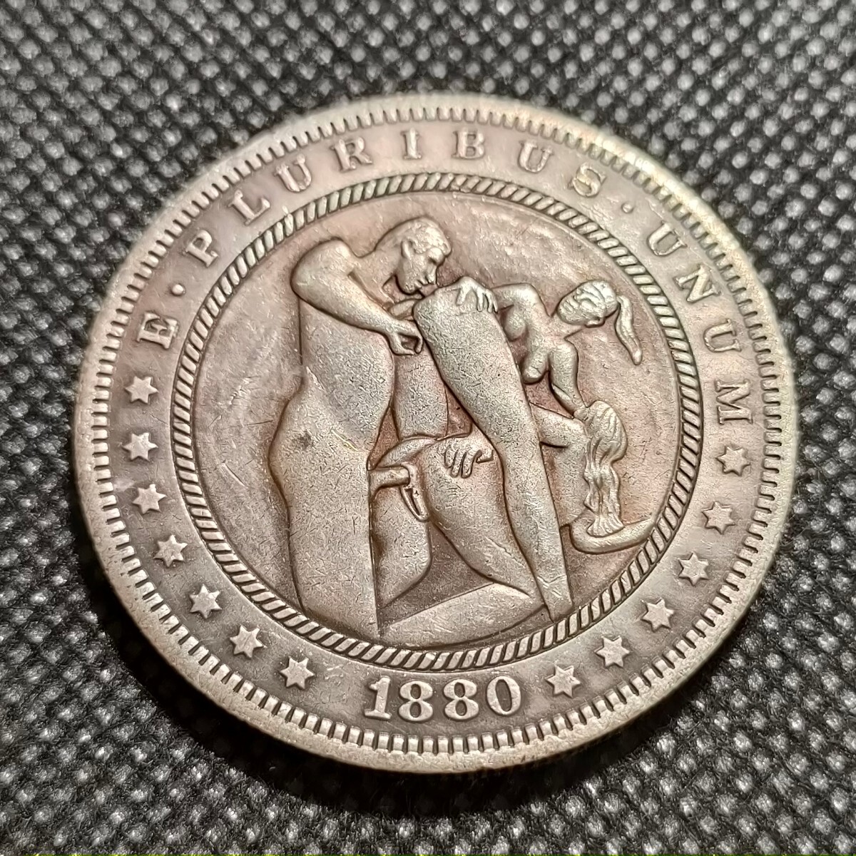 5930　アメリカ古銭　ルンペン　約38mm　イーグル　チャレンジコイン　ゴルフマーカー　コイン　アンティーク　ホーボー_画像1