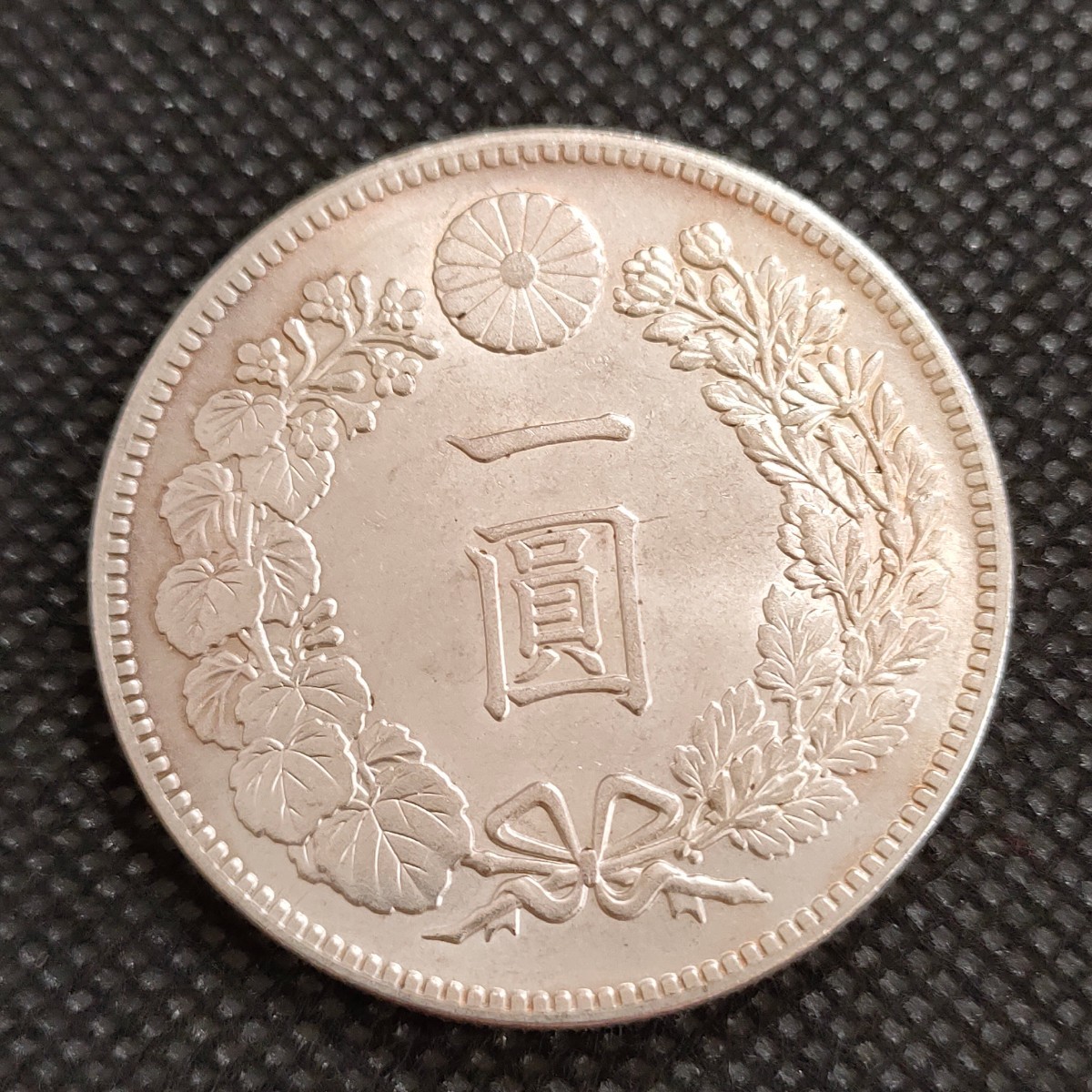 6030 日本古銭 一圓貨幣 明治19年 メダル コインの画像1