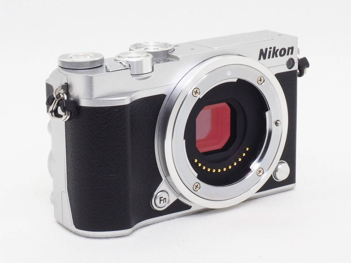 ■美品■ ニコン Nikon Nikon1 J5 ボディ シルバー 《 動作光学良好 》 #02109265の画像4