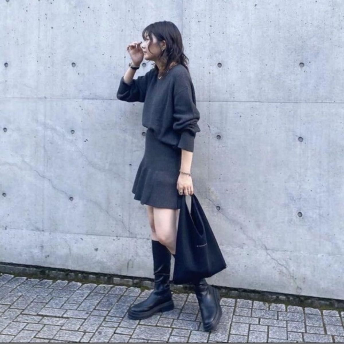 ZARA フリルトリム ニットミニスカート Mサイズ ネイビー 新品未 ZARA フリルトリム ニットミニスカート Mサイズ ネイビー 新品未