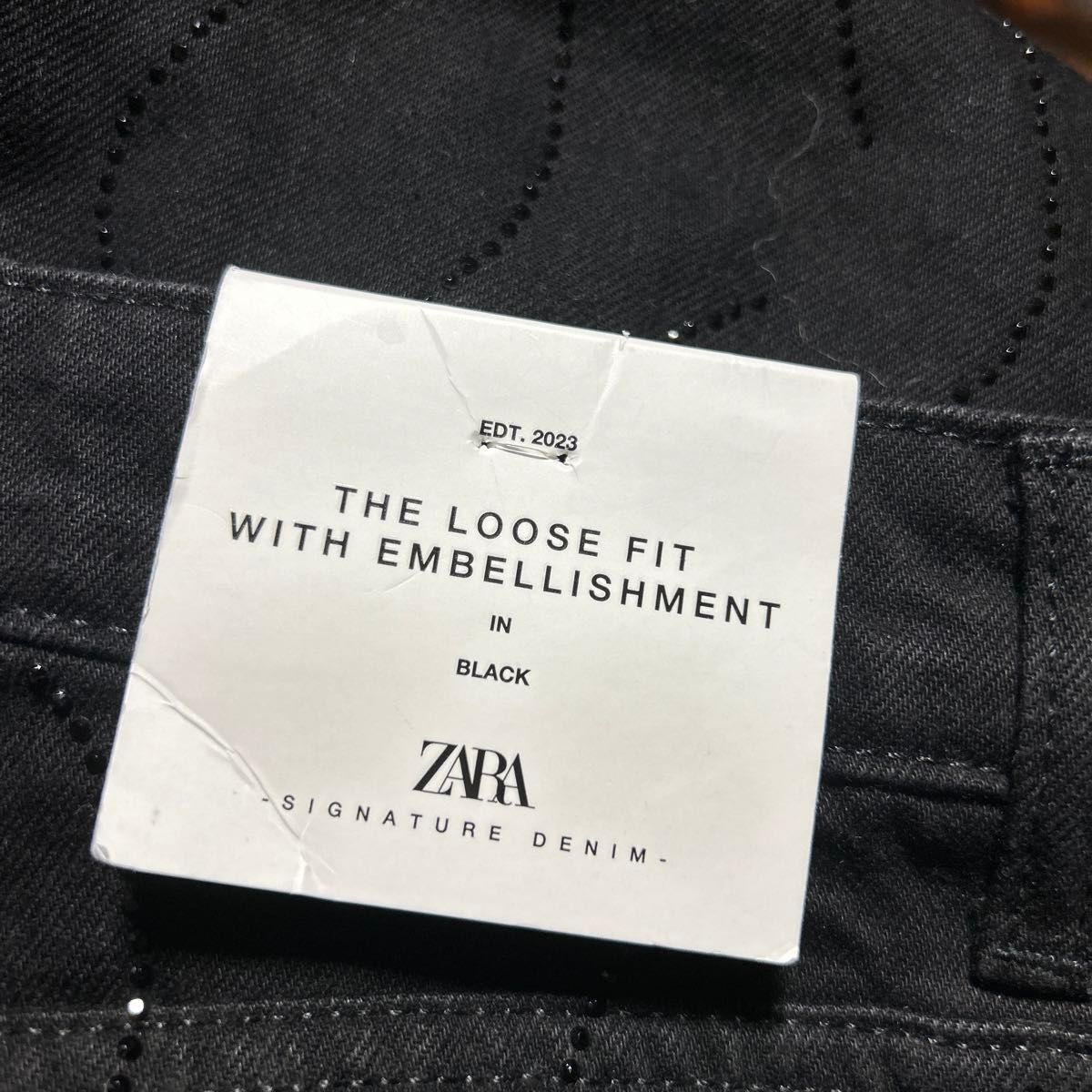 【新品タグ付】ZARA ザラストレートレッグミッドライズラインストーン デニムパンツブラックデニム36M レディースストーンパンツ