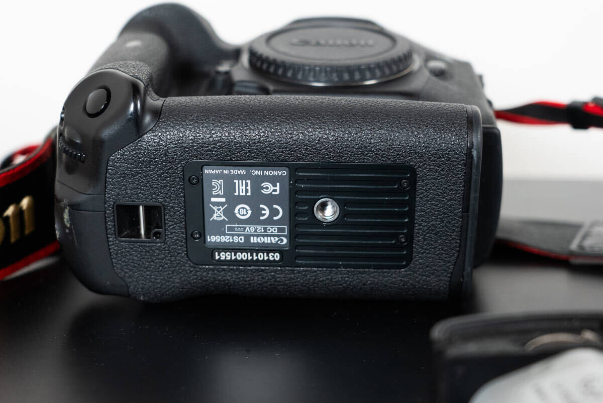 55625円 【良品】EOS-1D X Mark II ボディ バッテリー2個 - キヤノン 55625円 【良品】EOS-1D X Mark II ボディ バッテリー2個 - キヤノン