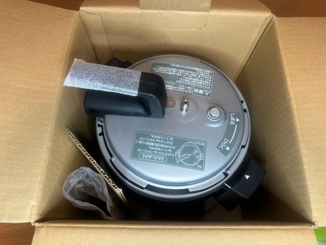  breaking the seal goods, but unused.Panasonic microcomputer electric pressure cooker SR-P37-N accessory equipped 