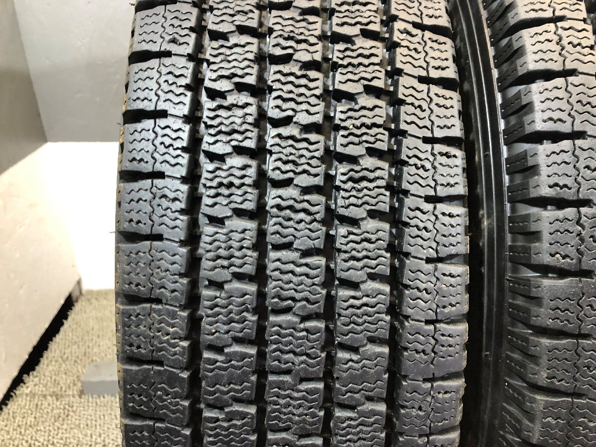 トーヨー デルベックス 935 195/80R15 107/105LT 4本 2022年製 2788 スタッドレスタイヤ (沖縄県・離島は発送不可)_画像2