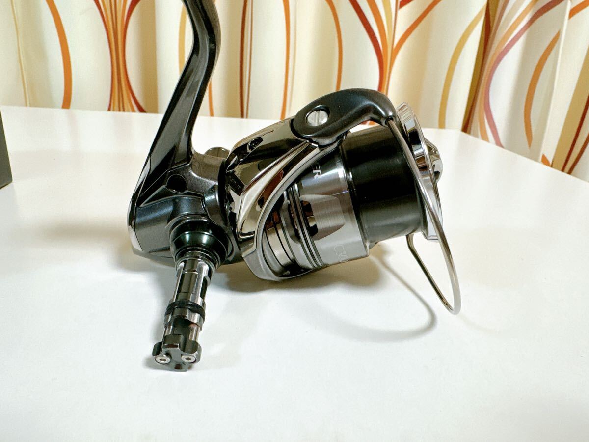 SHIMANO シマノ　24ツインパワー　C3000MHG リールスタンド付き　日本製　MADE IN JAPAN シーバス ヒラメ マゴチ サーフフィッシング_画像4