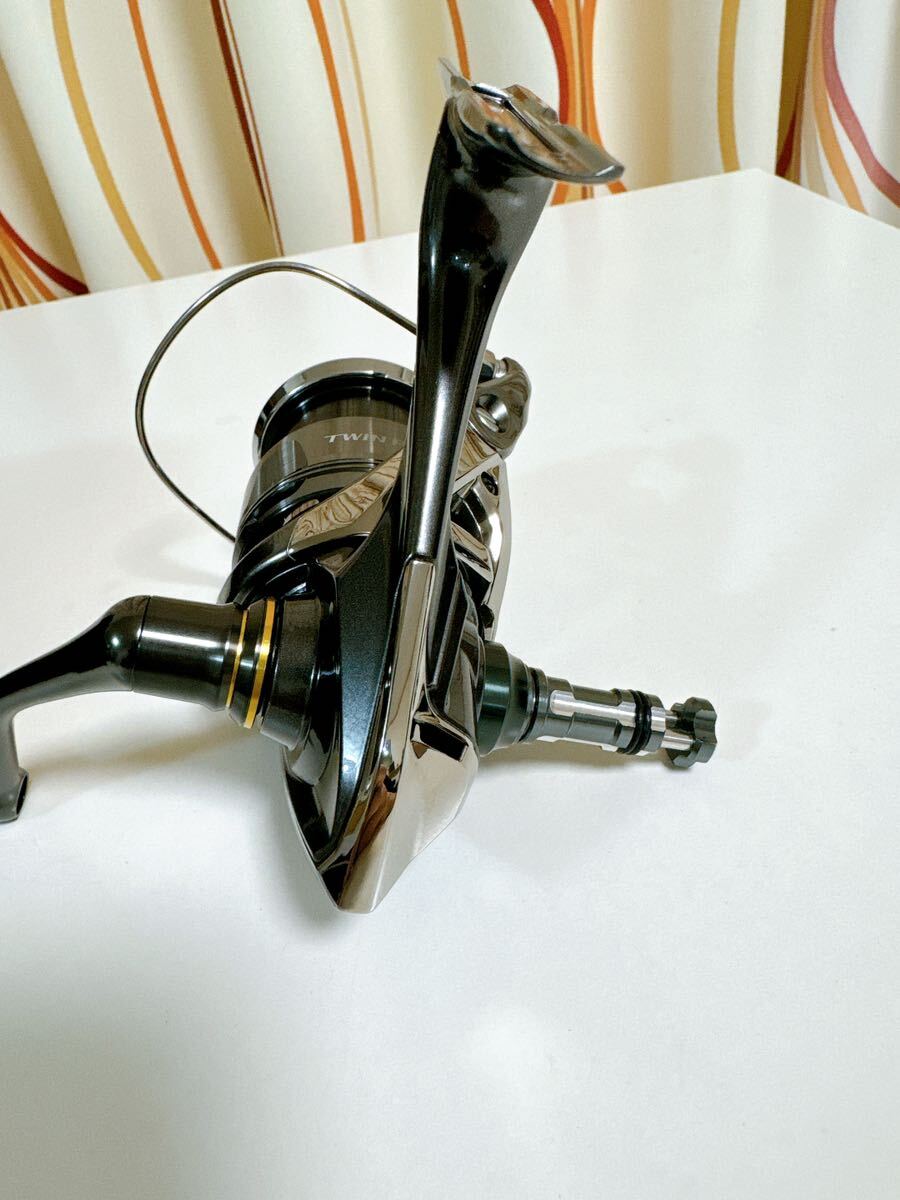 SHIMANO シマノ　24ツインパワー　C3000MHG リールスタンド付き　日本製　MADE IN JAPAN シーバス ヒラメ マゴチ サーフフィッシング_画像5