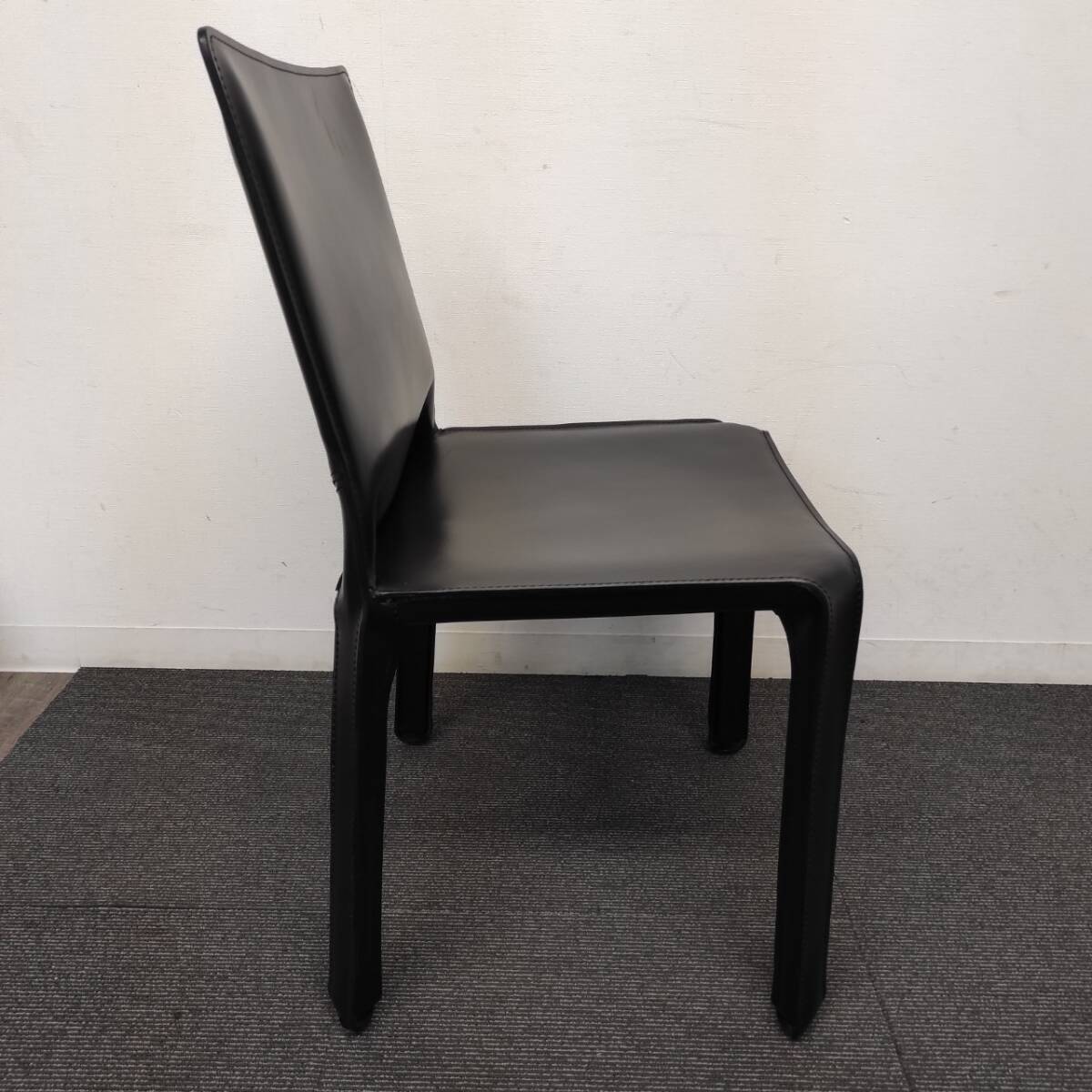 R607-K32-3698 Cassina カッシーナ AQ-01412 CAB キャブ アームレス ダイニング チェア レザー 黒/ブラックの画像8