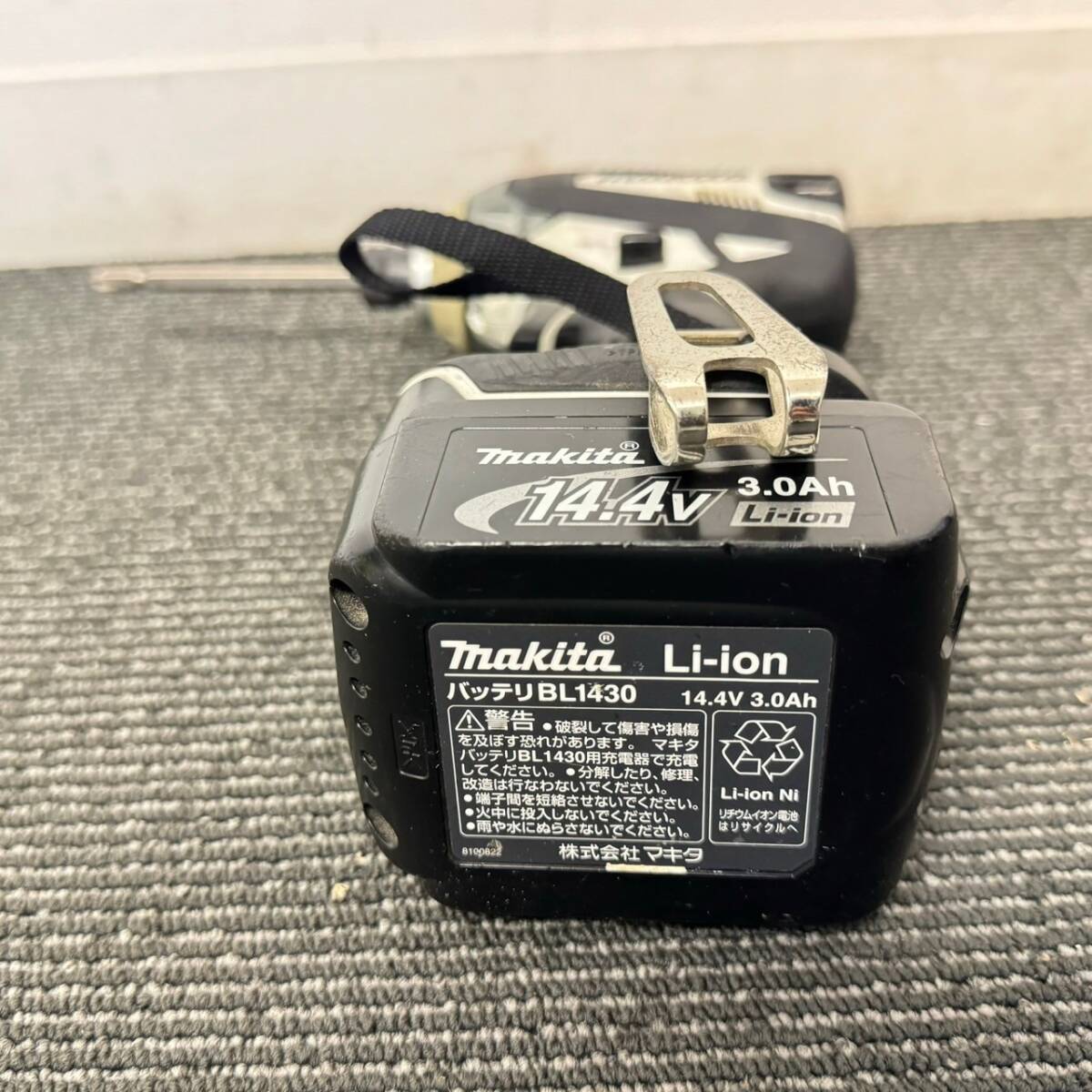 W420-K22-6098 makita マキタ TD133D 充電式 インパクトドライバ 電動ドライバー 電動工具 バッテリー・充電器・ケース付 通電確認OKの画像5
