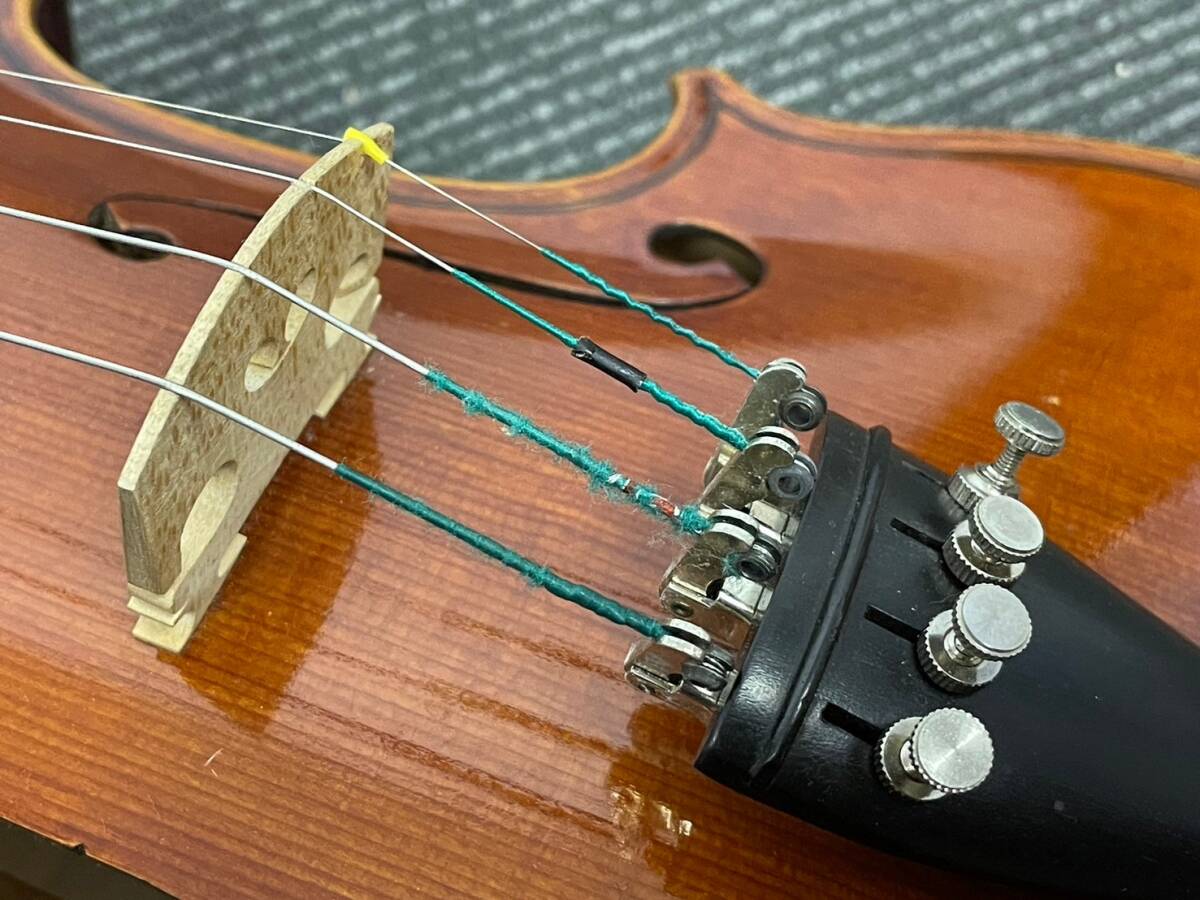 W320-K46-1311 SUZUKI Violin スズキ バイオリン Size 4/4 No.550 Anno 1999 弦楽器 ハードケース/弓/備品付き_画像4