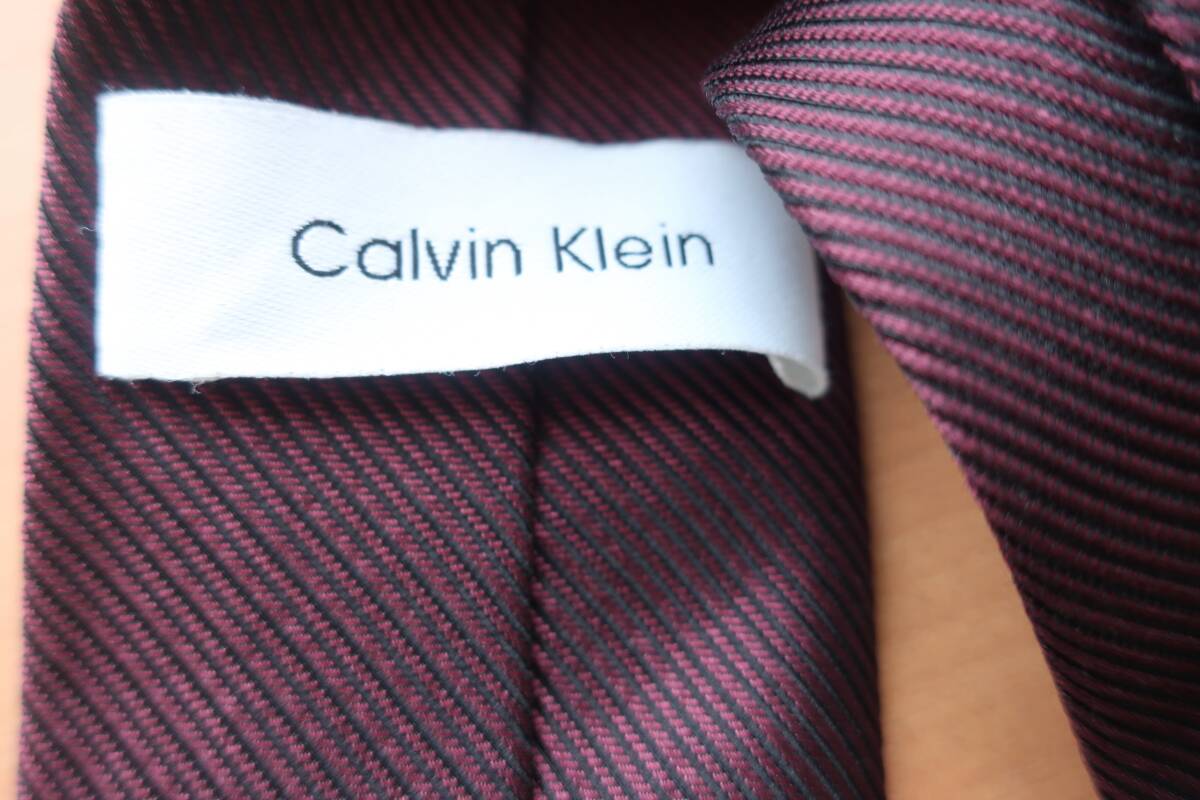  Calvin Klein *.. dark red color slim necktie stripe woven cloth * silk . beautiful goods 