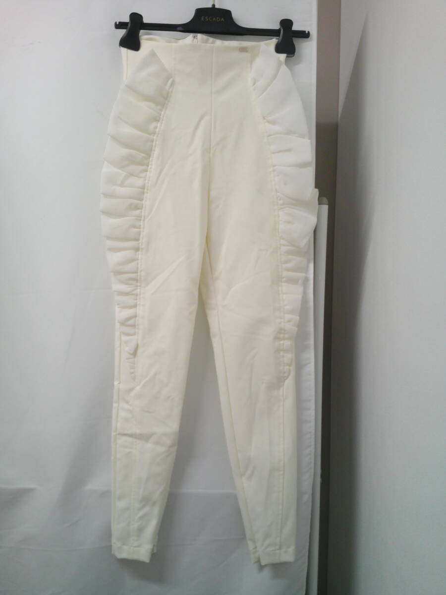 ELISABETTA FRANCHI (エリザベッタフランキ) 白 スーツパンツ　パンツ　レーヨン素材 ホワイト スラックス　Sサイズ イタリア製_画像4
