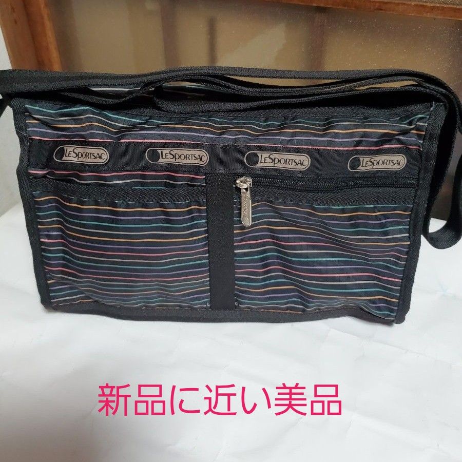 新品に近い美品LeSportsac ショルダーバッグ、ヨコシマ柄黒