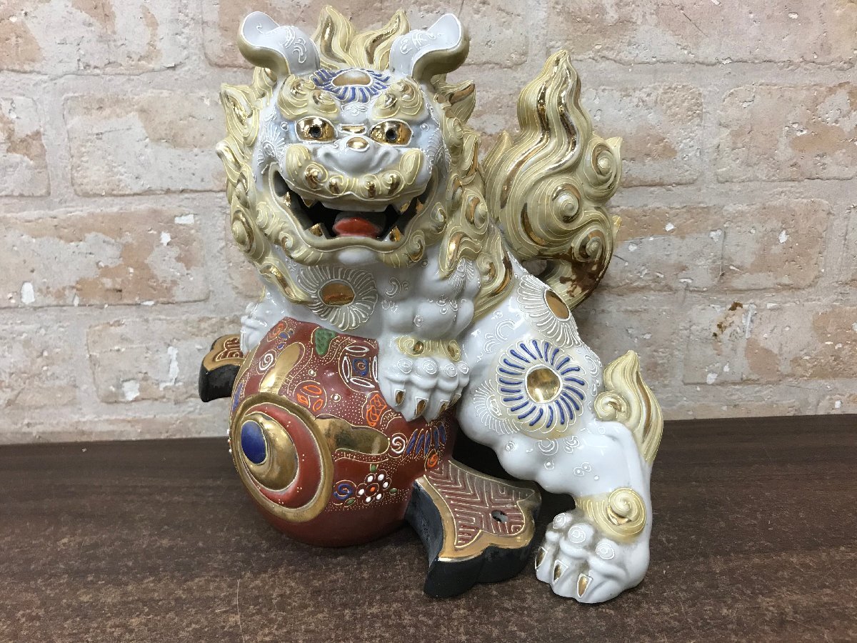 ☆中古品☆　九谷焼　小槌乗り獅子　狛犬　置物　　_画像1