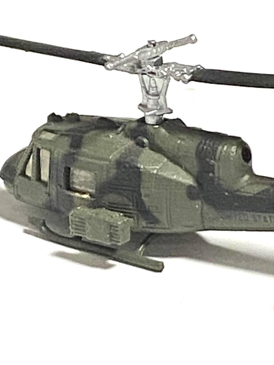 アメリカ陸軍 汎用ヘリコプター UH-1 IROQUOIS イロコイ ベトナム迷彩塗装 エフトイズ ヘリボーンコレクション3 1/144の画像8