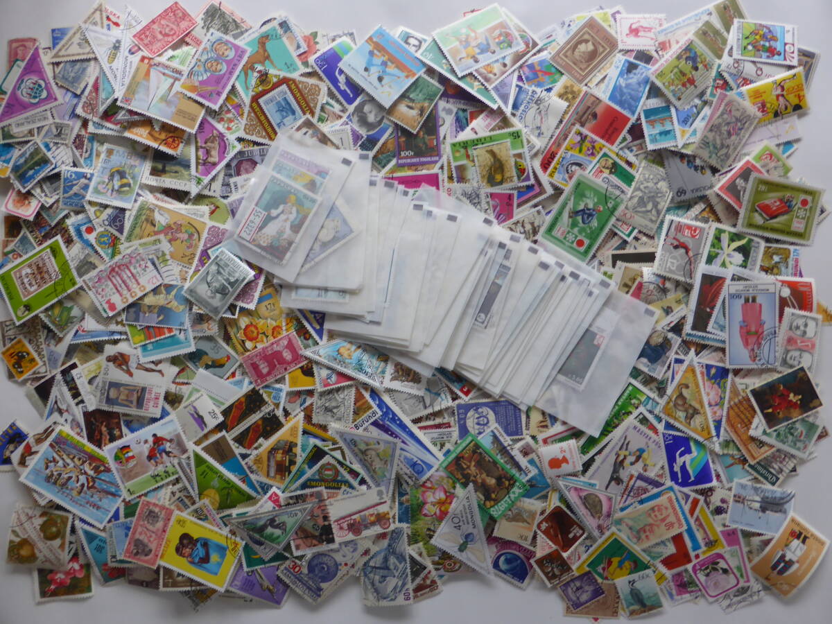 外国切手 使用済み 大量 約1200枚 ＋ 33袋 まとめての画像1