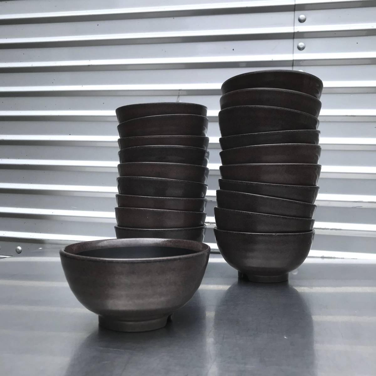 KK11 国際化工 メラミン食器 茶碗 A33 飯碗 ブラウン/黒 20個セットの画像1