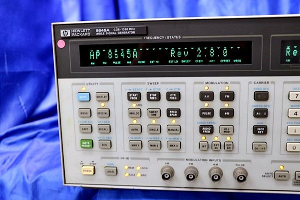 計測 001 hp 8645A 周波数アジャイル信号発生器 Signal Generator 1GHzの画像2