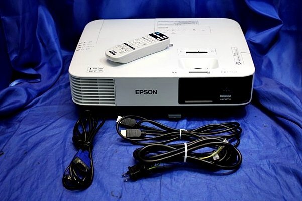 ★明るさ4200lm/46・0ｈ★ EPSON/エプソン 液晶プロジェクター ◆EB-2140W/リモコン・HDMI・VGAケーブル付属◆ 50387Y_画像1