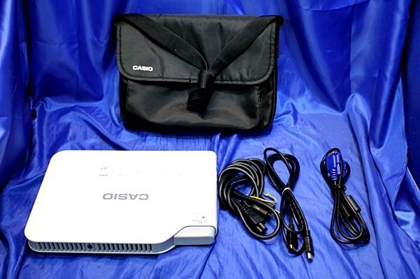 ★明るさ3000lm/ランプ時間987ｈ★ CASIO カシオ DLPプロジェクター ★XJ-A257 / HDMI・VGAケーブル・収納ケース付★ 軽量 スリム 50464Yの画像1