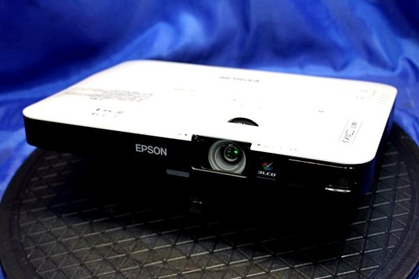 ★輝度3200lm/135h・0h★ EPSON/エプソン 液晶プロジェクター ★EB-1785W/リモコン＆＆HDMI・USB・VGAケーブル付き★ 50453Y_画像2