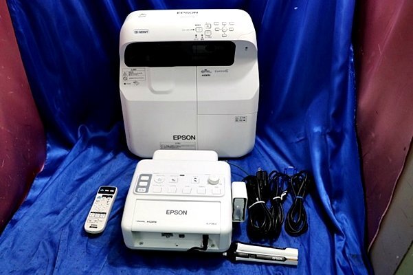 輝度3500lm/887ｈ・71ｈ EPSON/エプソン 液晶プロジェクター EB-685WT+インターフェイスボックス ELPCB02+ペン(2本)+リモコン他付 50559Y_画像1