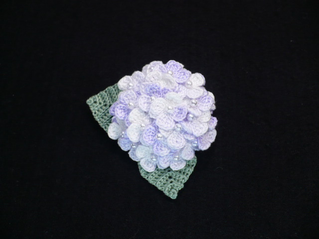 Handmade ◆ お花のコサージュ ◆ 紫陽花 ◆ 白～薄紫 ◆ 2way ◆ レース編みの画像3