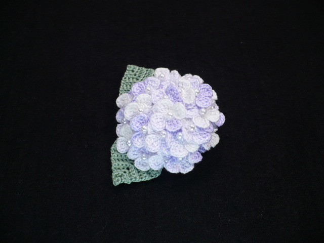 Handmade ◆ お花のコサージュ ◆ 紫陽花 ◆ 白～薄紫 ◆ 2way ◆ レース編みの画像4