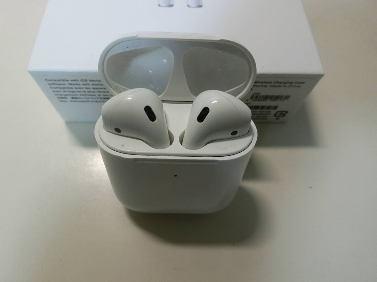 AirPods (エアーポッズ/第2世代) with Wireless Charging Case MRXJ2J/A +サンリオのケースおまけ_画像2